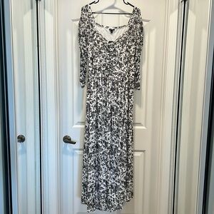 Torrid white with black flowers dress w/pockets!